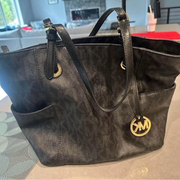Michael Kors tote bag and wallet - Picture 4 of 5